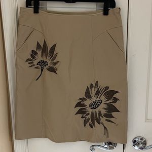 Beautiful Khaki skirt with pockets and fully lined.